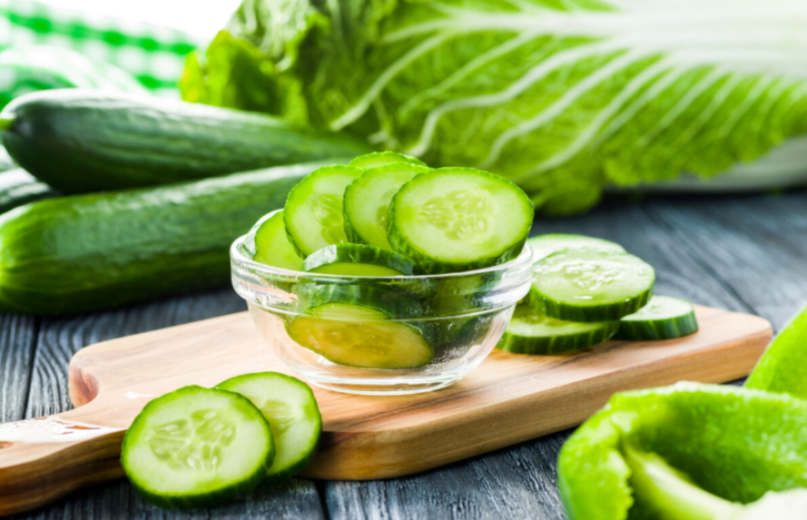 garlic and cucumber salad